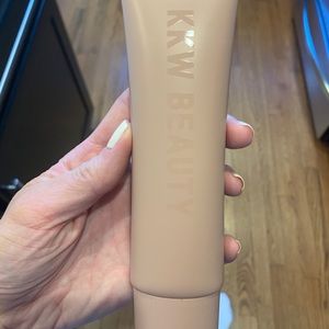 KKW Beauty- Skin Perfecting Body Foundation